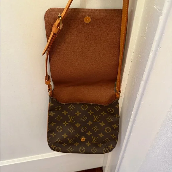 SOLD- Louis Vuitton Monogram Musette Salsa w/COA - Picture 2 of 13